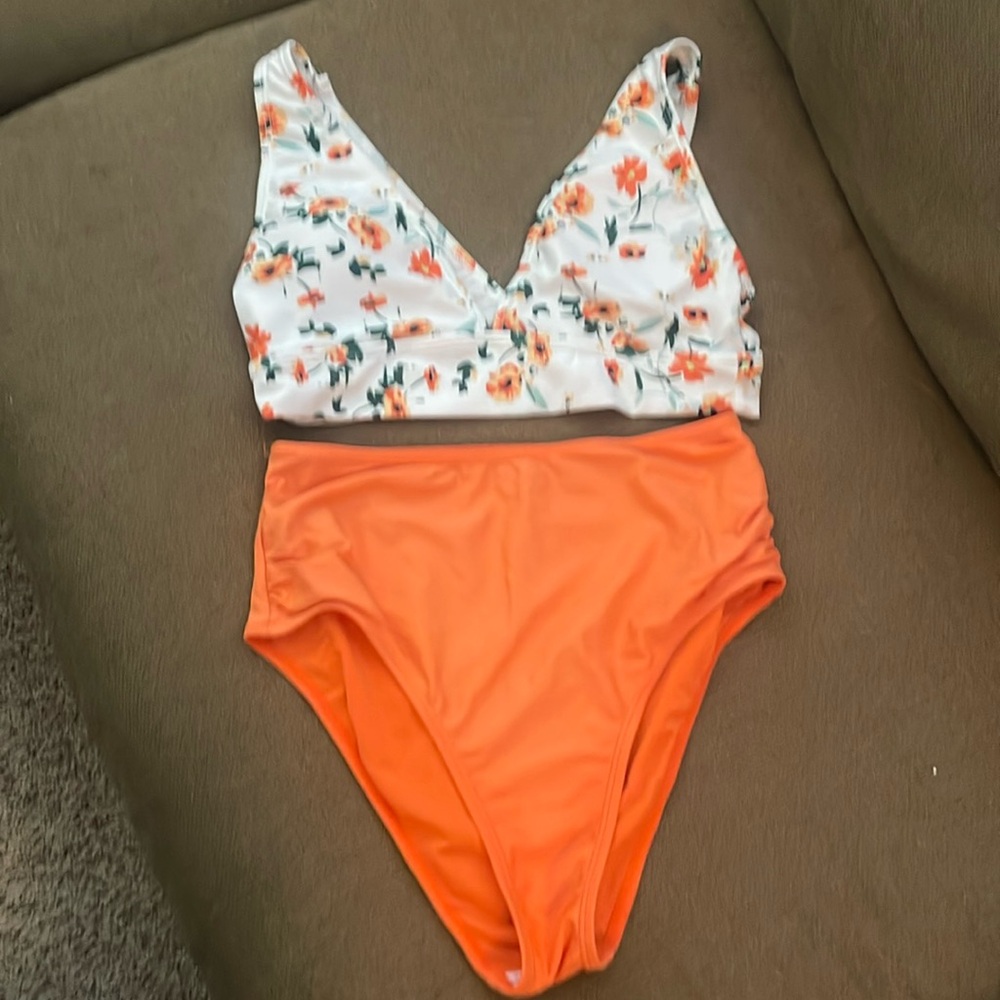 Women’s Swimsuit.           S